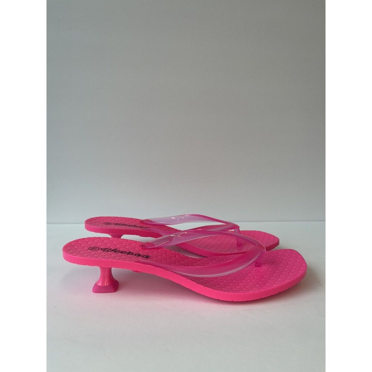 Women hot pink flip flop sandals