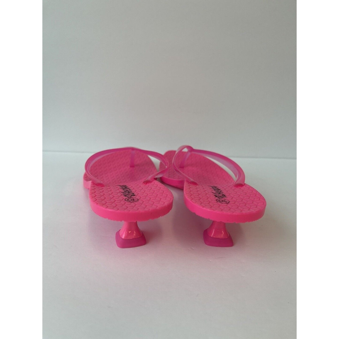 Women hot pink flip flop sandals